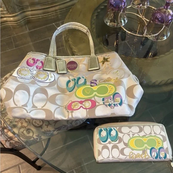 Coach Poppy Signature Tote and Wallet Set - Picture 1 of 9